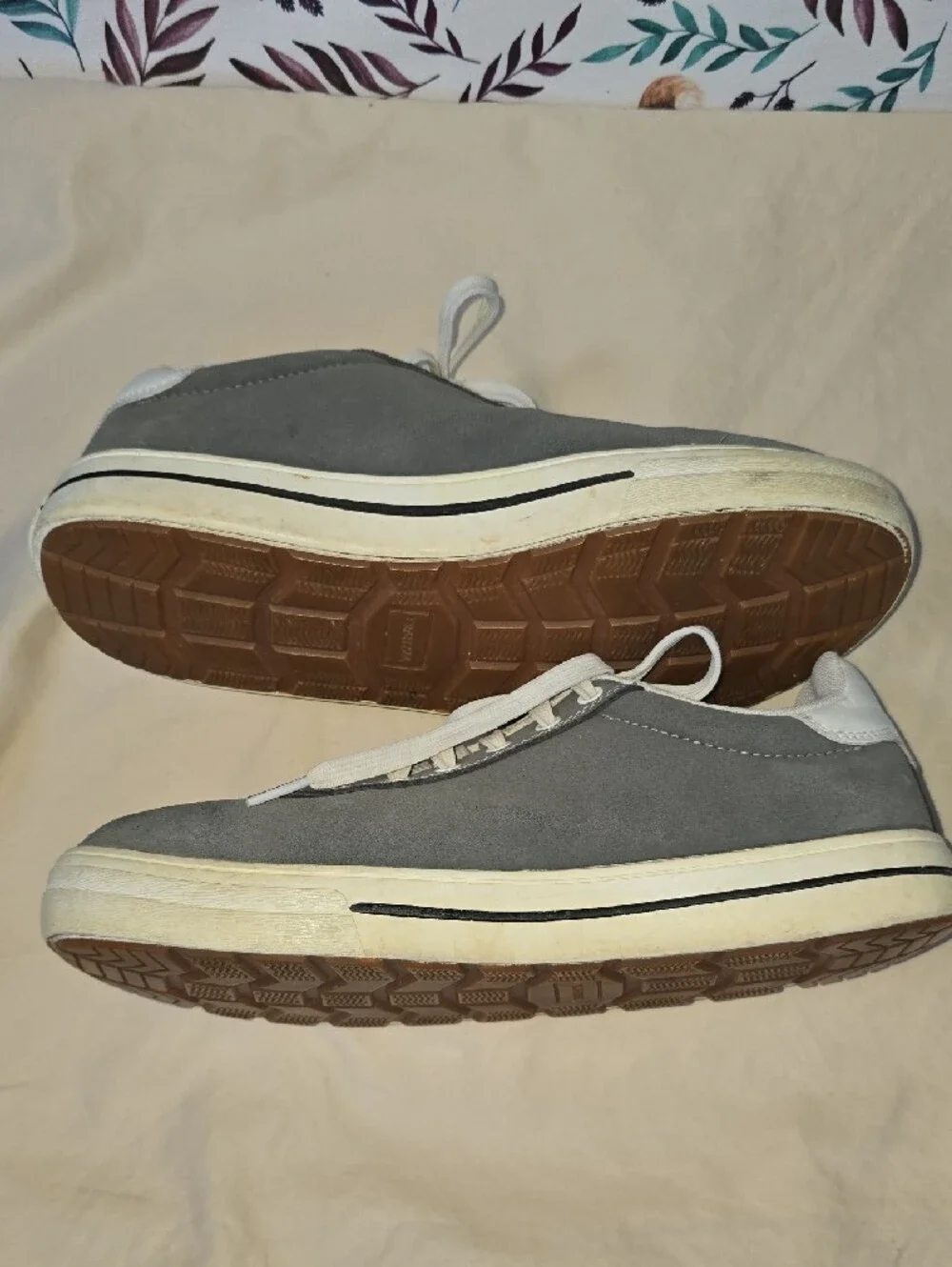 Mens Size 10 Brahma Gray and White Men's Sneakers